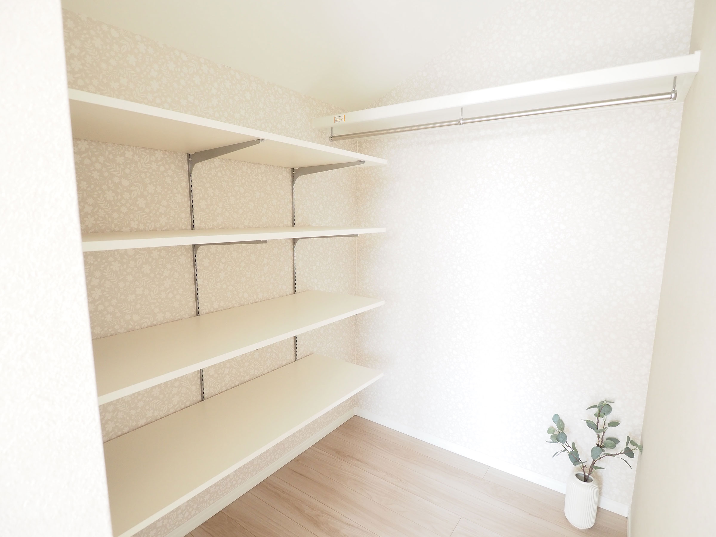 ニッチ・収納・サービスルーム